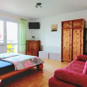 Apartment Helles Mit Balkon Am Großen Garten Nahe Stadtzentrum